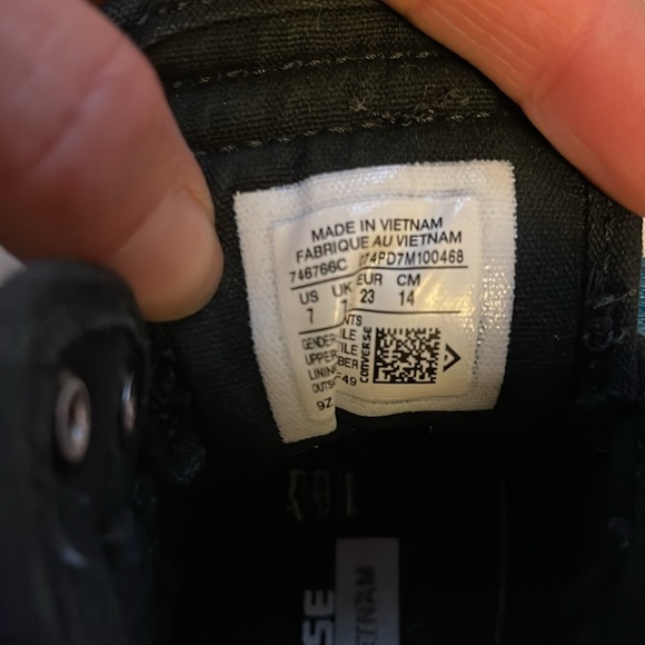 Size 7 high top Converse - Picture 4 of 4